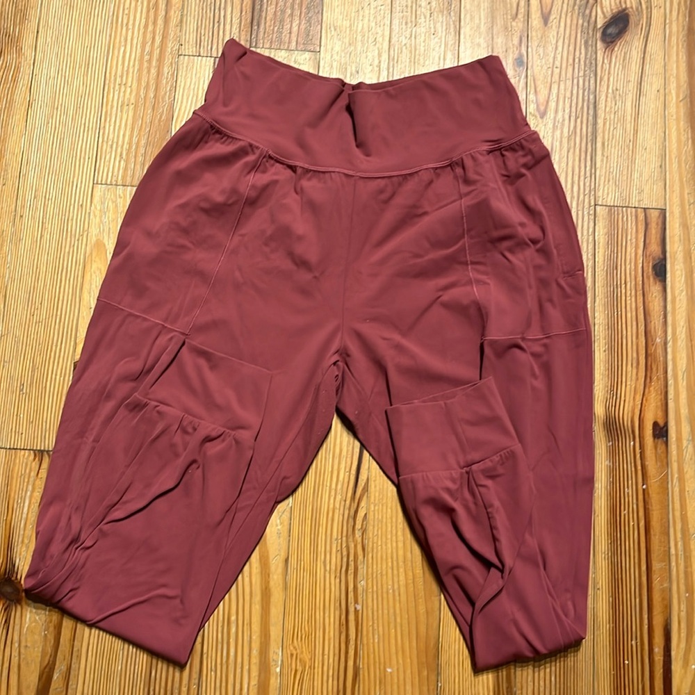 Athleta salutation joggers